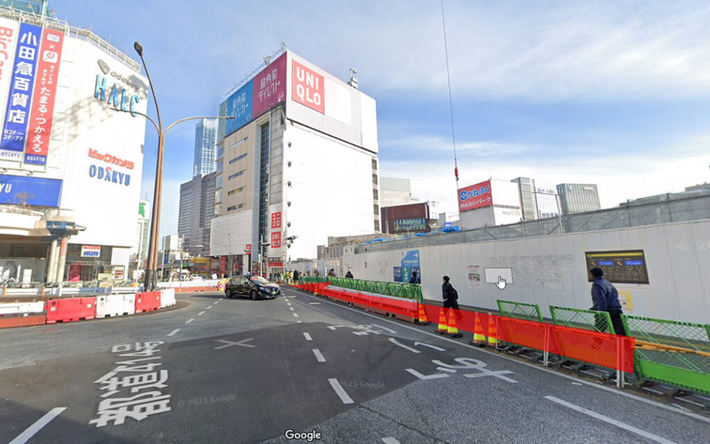 JR新宿駅から徒歩で向かう場合1