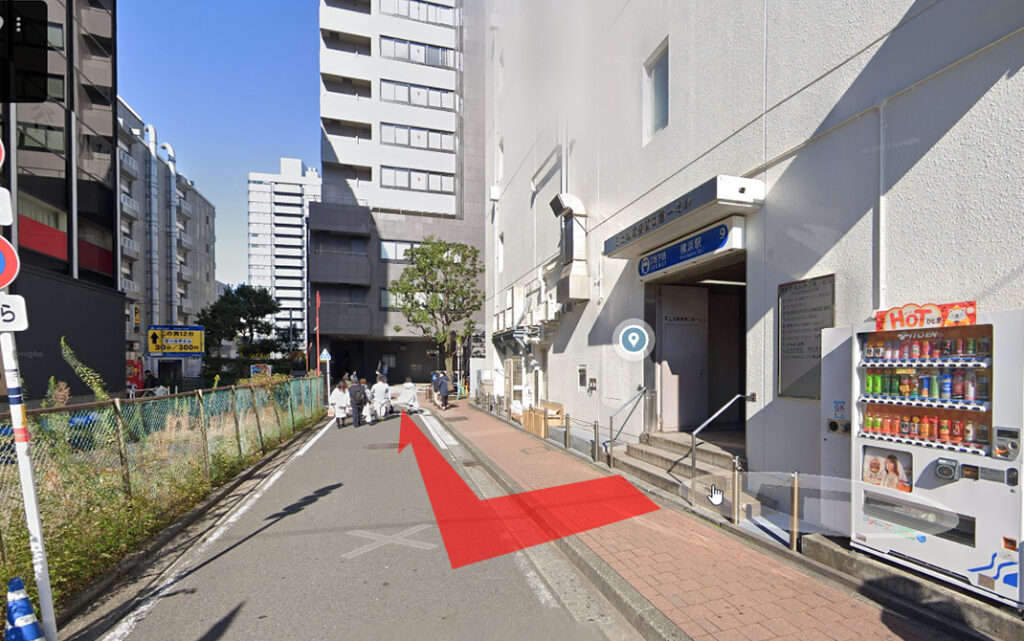 地下鉄 横浜駅から徒歩で向かう場合1