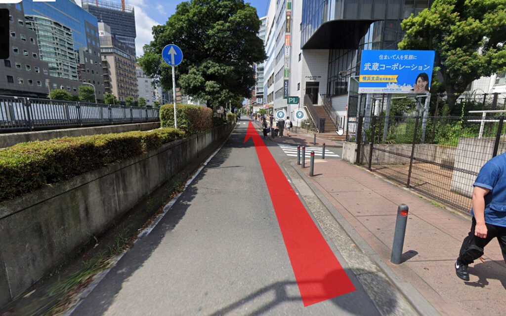 地下鉄 横浜駅から徒歩で向かう場合3